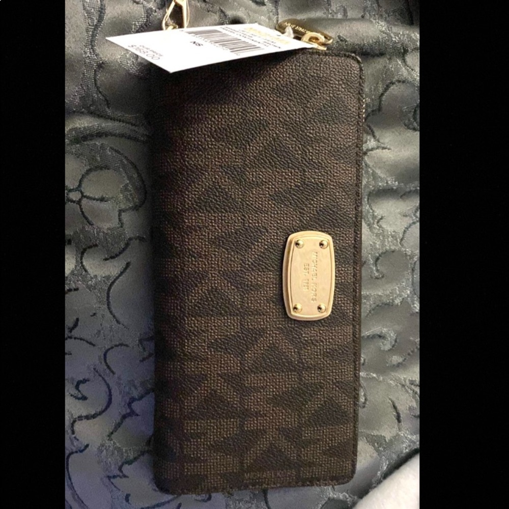 New Brown Michael Kors zipper wristlet wallet